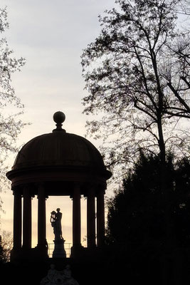 Apoll - Schwetzingen - © Helga Jaramillo Arenas - Fotografie und Poesie / Dezember 2025