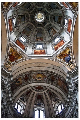 Aufgeblickt in mächtige Kuppeln (2) - © Helga Jaramillo Arenas - Fotografie und Poesie / August 2012