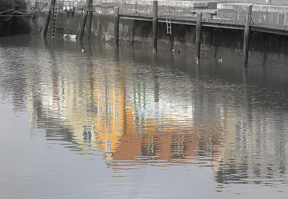Graue Stadt am Meer / Husum - © Helga Jaramillo Arenas - Fotografie und Poesie / August 2010