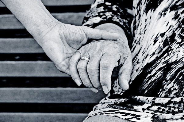 Die Sprache der Hände (3) - © Helga Jaramillo Arenas - Fotografie und Poesie / August 2013