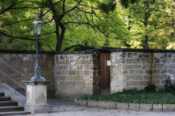 Die alte Schloßmauer -  Schloß Pillnitz / Dresden - © Helga Jaramillo Arenas - Fotografie und Poesie / November 2020
