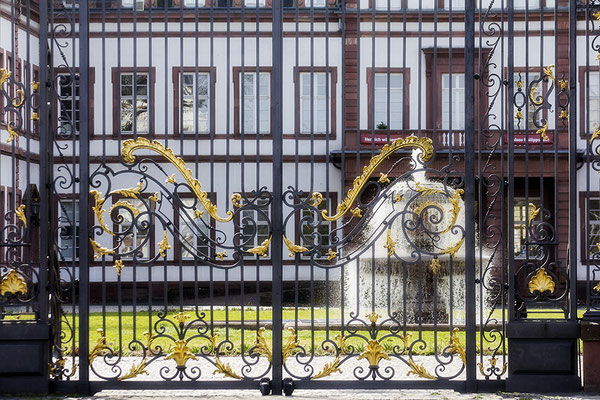 Geschlossene Türen - Hanau Schloß Phillipsruhe -  © Helga Jaramillo Arenas - Fotografie und Poesie / April 2021