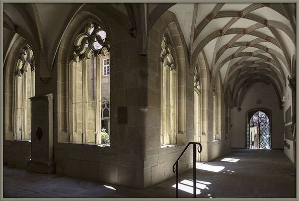 Licht und Schatten im Kreuzgang - © Helga Jaramillo Arenas - Fotografie und Poesie / August 2017