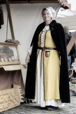 Am Marktstand/Mittelalterfest in Heusenstamm 2017 - © Helga Jaramillo Arenas - Fotografie und Poesie / Oktober 2017