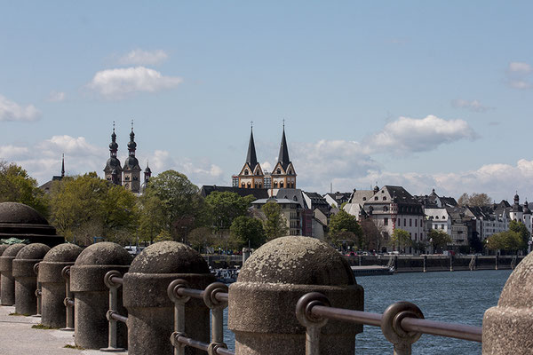 Gegenüber - Koblenz -  © Helga Jaramillo Arenas - Fotografie und Poesie / November 2022