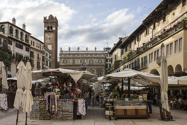 Markttag / Piazza delle Erbe - Verona - © Helga Jaramillo Arenas - Fotografie und Poesie / Juni 2018