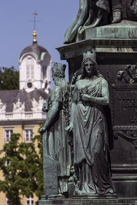 Blick zum Schloss - Karlsruhe - © Helga Jaramillo Arenas - Fotografie und Poesie / Mai 2022