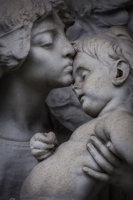 Der Kuss / Inmitten aus dem Schlaf gerissen (2) - © Helga Jaramillo Arenas - Fotografie und Poesie / August 2016