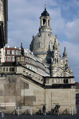 An der Kirche (1) / Dresden - © Helga Jaramillo Arenas - Fotografie und Poesie / November 2014
