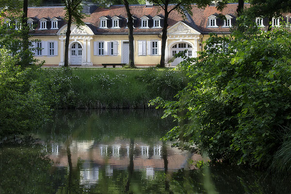 Im Abendlicht - Schloss Wilhelmsbad/Hanau -  © Helga Jaramillo Arenas - Fotografie und Poesie / Oktober 2022