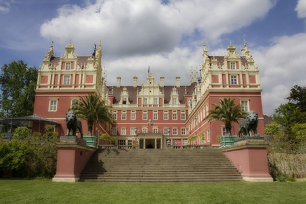 Von Löwen bewacht - Bad Muskau - Schloß Muskau - © Helga Jaramillo Arenas - Fotografie und Poesie / Juni 2026