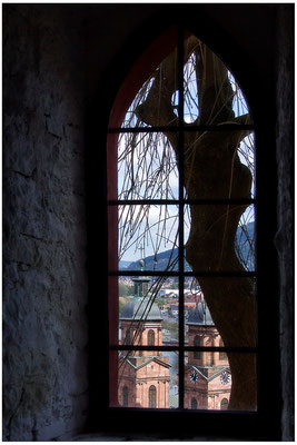 Blick aus der Dunkelheit / Miltenberg - © Helga Jaramillo Arenas - Fotografie und Poesie / Mai 2015