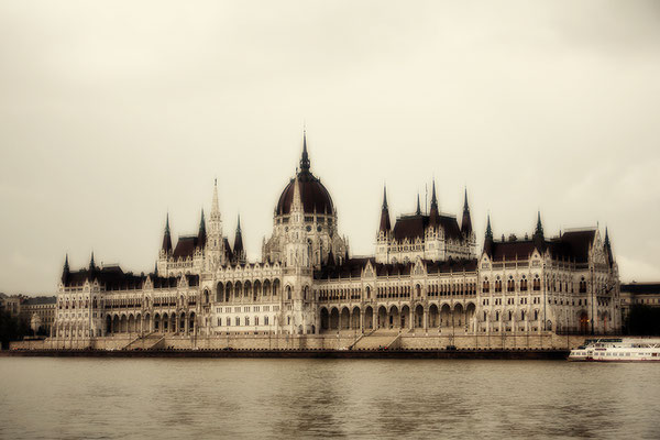 Das Parlament (2) / Budapest - © Helga Jaramillo Arenas - Fotografie und Poesie / Juni 2017