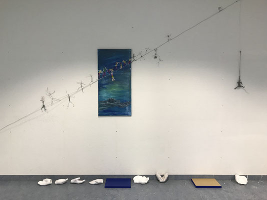 Installation, diverse Materialien, Gips, Draht, Acryl auf Leinwand, 2023