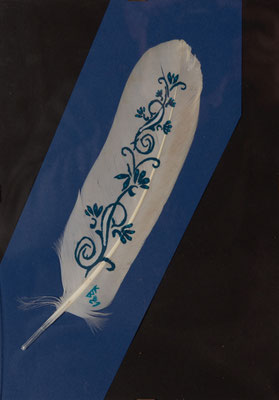 Ornament, Acryl auf Vogelfeder, 29 x 21 cm, 2021