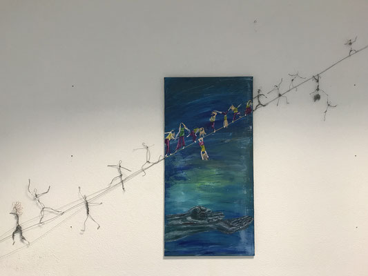 Installation (Ausschnitt), diverse Materialien, Draht, Acryl auf Leinwand, 2023
