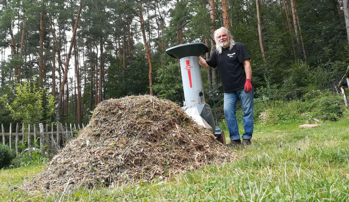 Im August, endlich ein gescheites Gespann im Einsatz, Häcksler und Häcksler... 