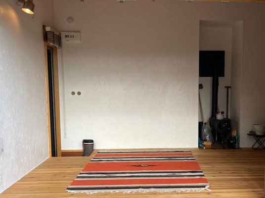 「茂原市七渡の田園地帯に佇むミニマルな木の小屋。130坪超の敷地を持つセカンドハウス・秘密基地」