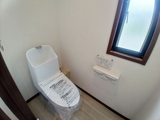トイレは各階にあります
