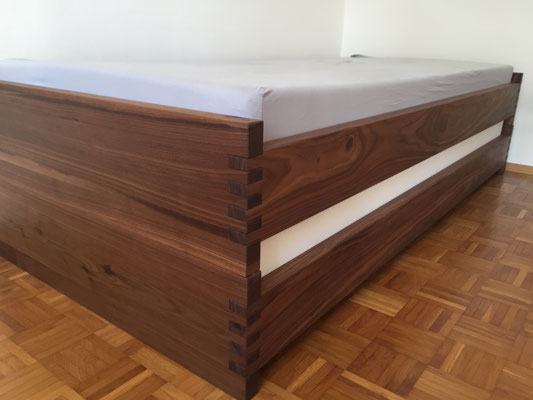 MAMBO - Stapelbett - Gästebett - metallfreies Massivholzbett