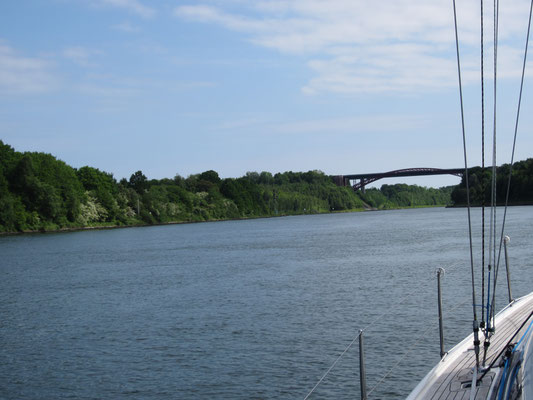 Kanaal met brug