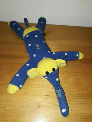 Sockenelefant, blau mit gelb