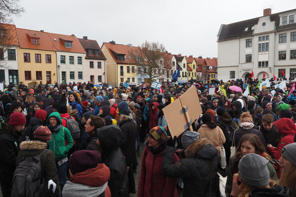 Es war kalt eisigkalt doch es kamen sehr viele zu Demo