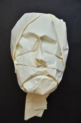  o.T. / 2017 / Papier, Leim / 23x12x8cm