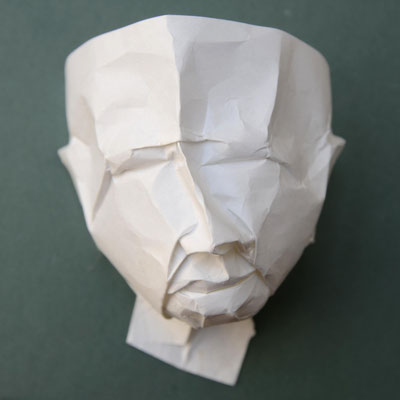 225cm² I / 2018 /  Papier / 10 x 8 x 7 cm