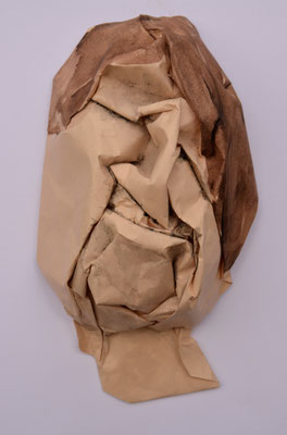 Knautschgesicht VI / 2015 / Papier, Leim, Acrylfarbe auf Holz / 25x25x9cm