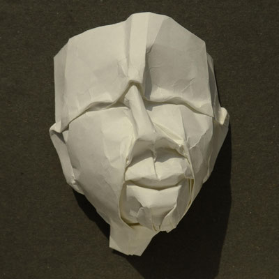 aus der Serie "225cm² / 2019 / Papier / 10 x 8 x 7 cm