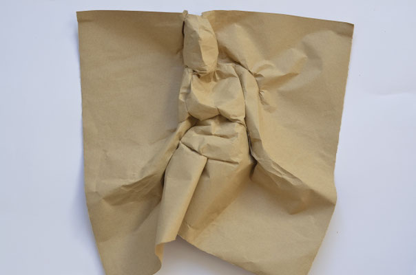 Faltenkörper IV /2016 / Papier, Leim / 42x40x10cm