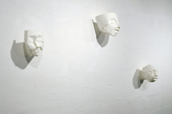 schwebend Schauende /2017-2020 / Papier / Ausstellungsansicht KV Heidenheim