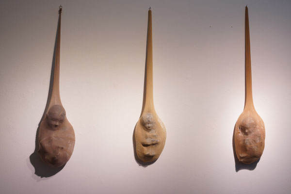 zähhell VI, I, IV / 2018,2019 / Beton, Nyylonstrumpfhose / Ausstellungsansicht im künstlerhaus Ulm /Foto: Guido Gerlach