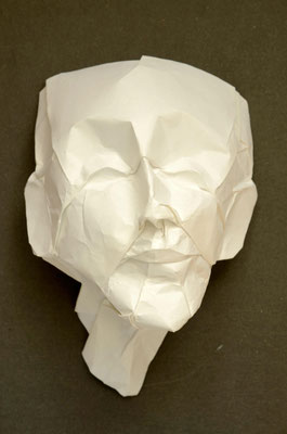 Naturweiß III / 2019 / Papier, Leim / 28x20x16cm