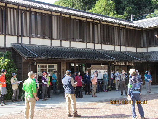 開会式：今月は稲荷山コースです