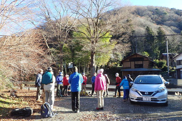 登山口で開会式