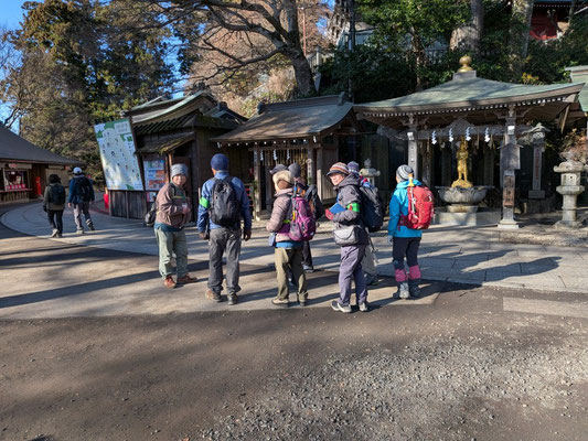 薬王院境内での観察風景