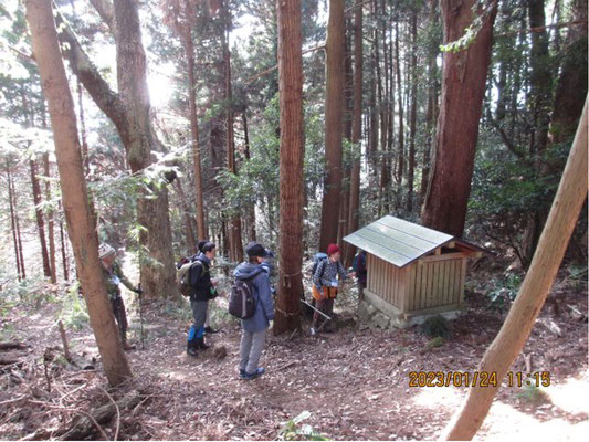 山の神で小休止