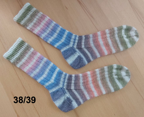 4-fach Sockengarn, 75% Schurwolle, 25% Polyamid, waschbar bis 40° im Schonwaschgang