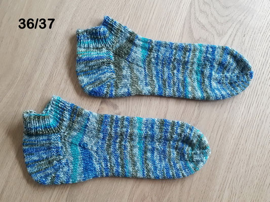 4-fach Sockengarn mit Baumwolle, 56% Schurwolle, 25% Baumwolle, 19% Polyamid, waschbar bis 40° im Schonwaschgang