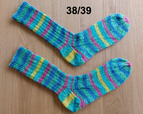 4-fach Sockengarn, 75% Schurwolle, 25% Polyamid, waschbar bis 40° im Schonwaschgang