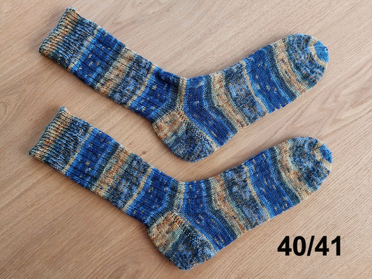 4-fach Sockengarn, 75% Schurwolle, 25% Polyamid, waschbar bis 40° im Schonwaschgang