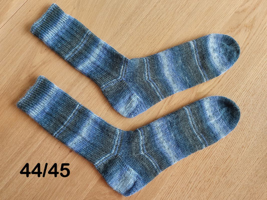4-fach Sockengarn, 75% Schurwolle mit Merino, 25% Polyamid, waschbar bis 40° im Schonwaschgang