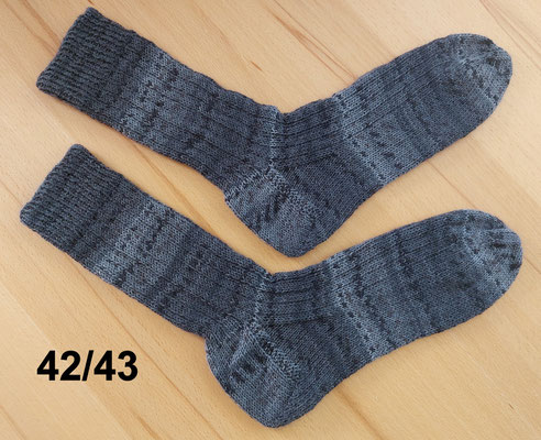 4-fach Sockengarn, 75% Schurwolle, 25% Polyamid, waschbar bis 40° im Schonwaschgang