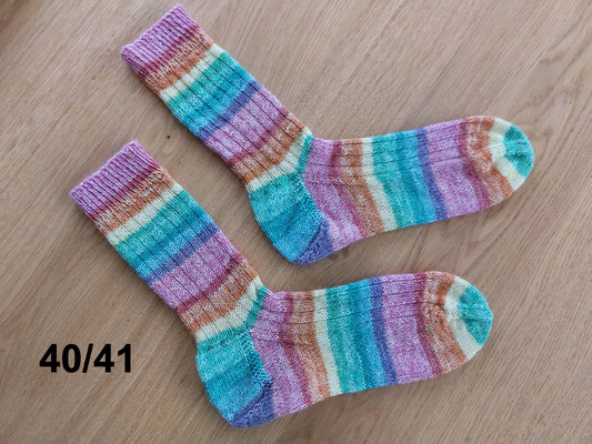 4-fach Sockengarn, 75% Schurwolle, 25% Polyamid, waschbar bis 40° im Schonwaschgang