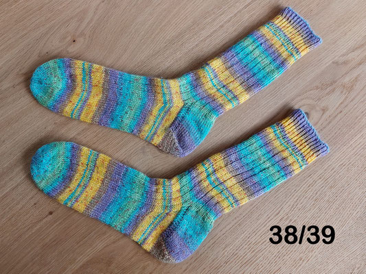4-fach Sockengarn, 75% Schurwolle mit Merino, 25% Polyamid, waschbar bis 40° im Schonwaschgang