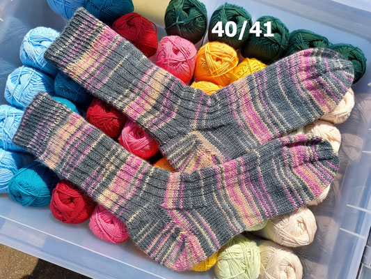 4-fach Sockengarn, 75% Schurwolle, 25% Polyamid, waschbar bis 40° im Schonwaschgang