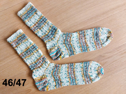 4-fach Sockengarn, 75% Schurwolle, 25% Polyamid, waschbar bis 40° im Schonwaschgang