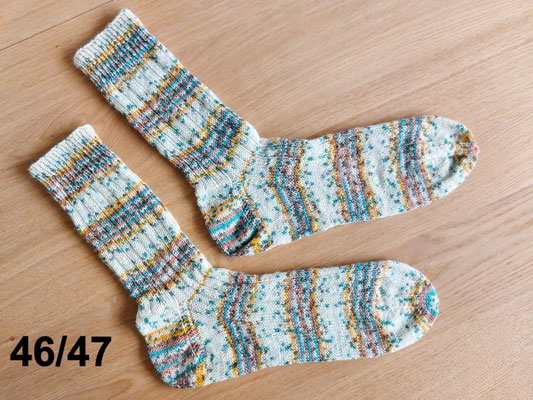4-fach Sockengarn, 75% Schurwolle, 25% Polyamid, waschbar bis 40° im Schonwaschgang